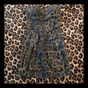 😽 Foreign Exchange Animal Print Top 😽